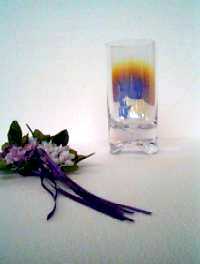 Ostrach-Glas vor weiem Hintergrund